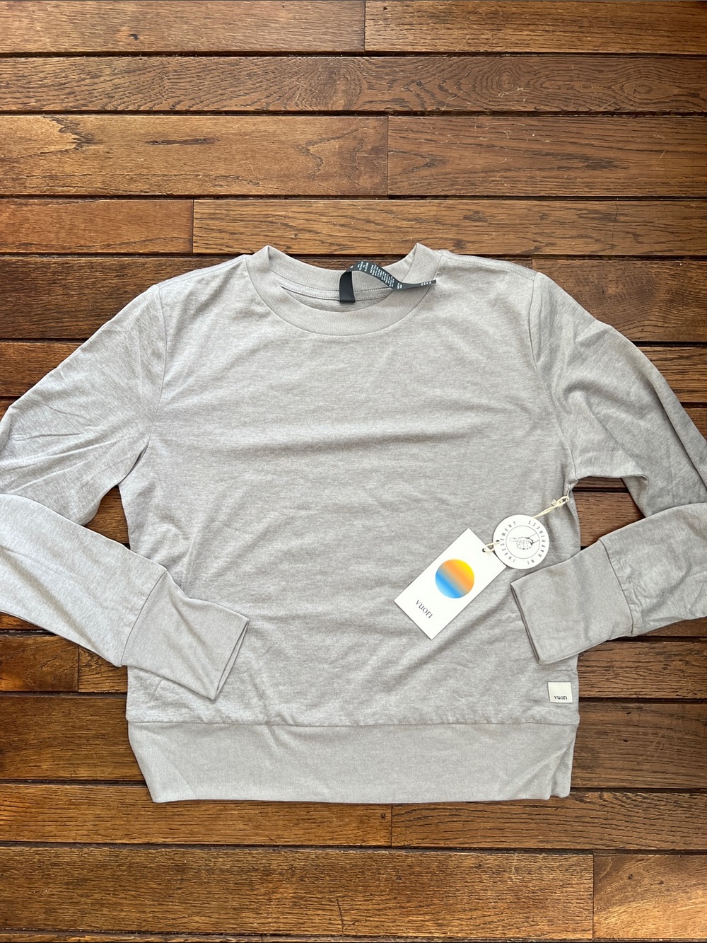 Vuori Light Heather Grey Daydream Crew Long Sleeve Size XS New With Tags NWT
